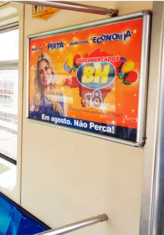 Publicidade dentro do trem do metrô de Belo Horizonte