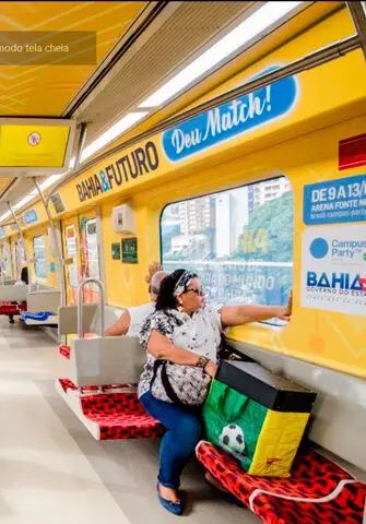Publicidade dentro do vagão do metrô de Salvador - Bahia
